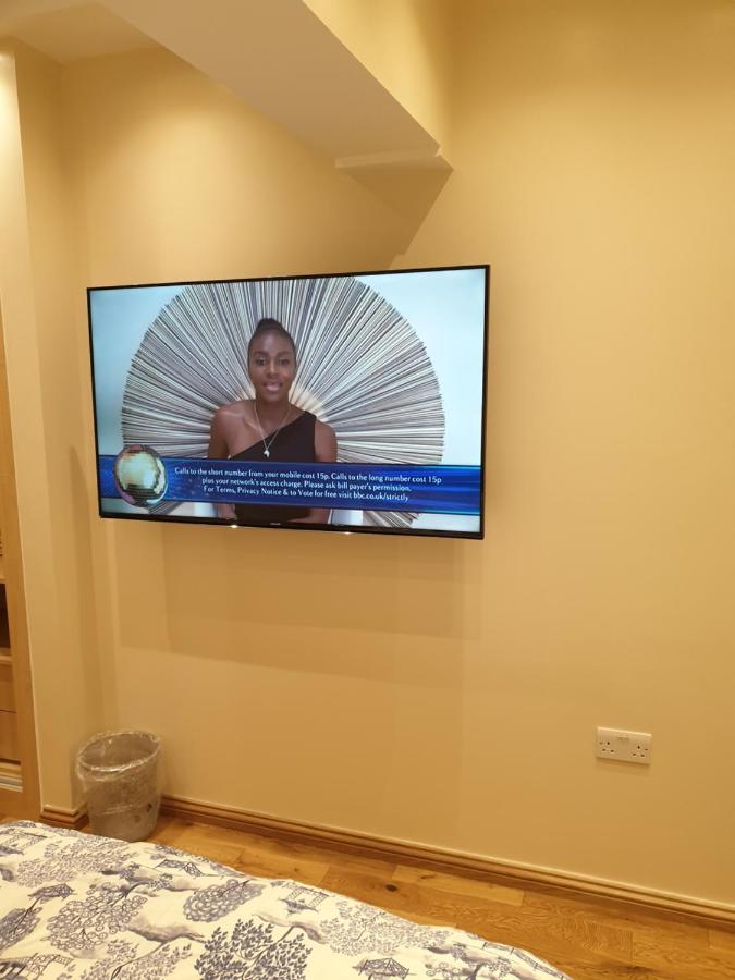 London Luxury Apartments 5 Min Walk From Ilford Station, With Free Parking Free Wifi Kültér fotó