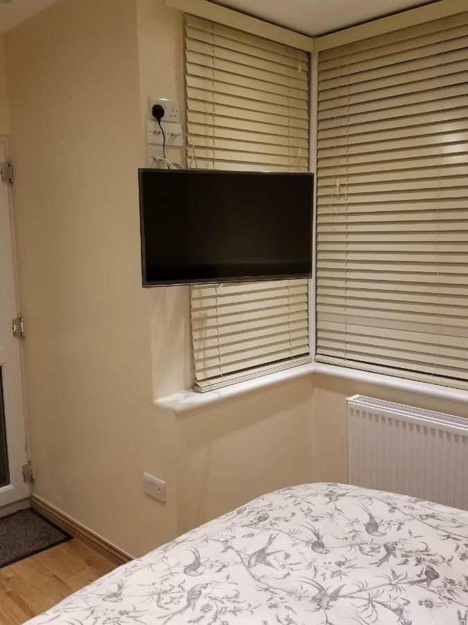 London Luxury Apartments 5 Min Walk From Ilford Station, With Free Parking Free Wifi Kültér fotó