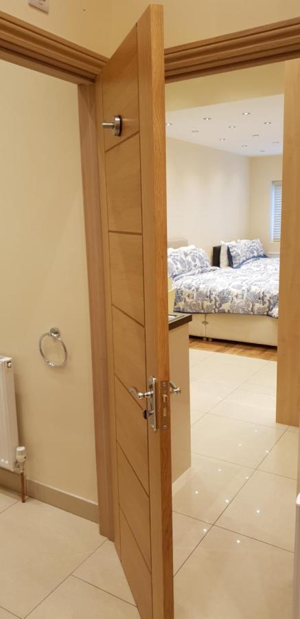 London Luxury Apartments 5 Min Walk From Ilford Station, With Free Parking Free Wifi Kültér fotó