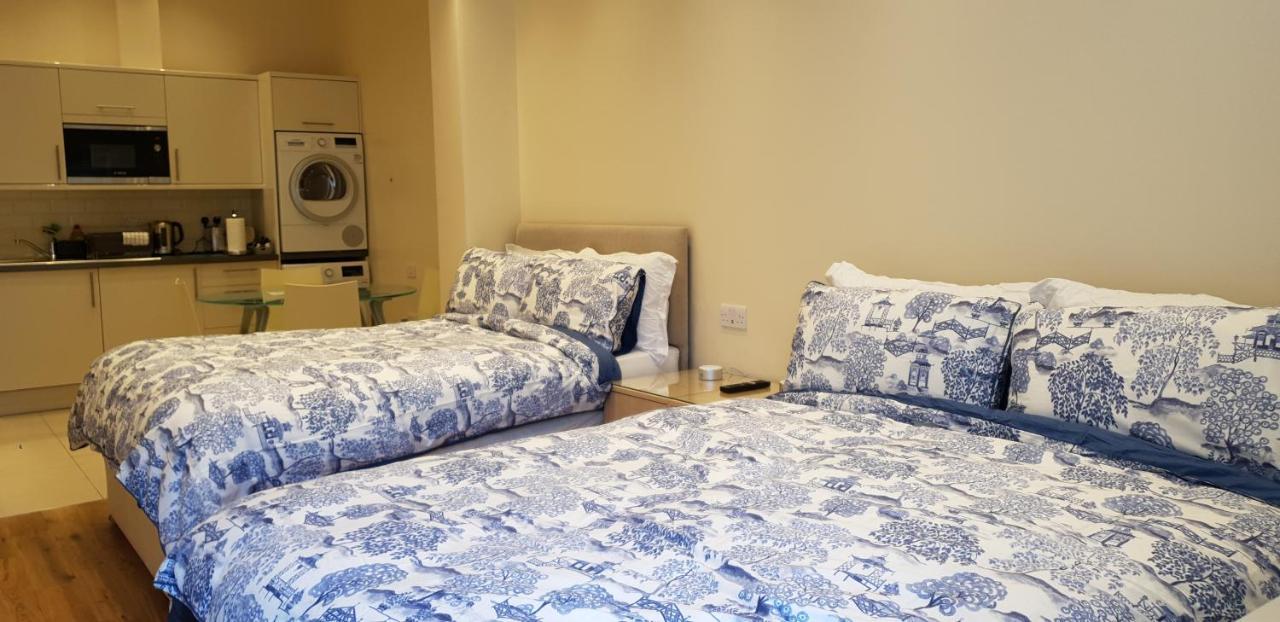 London Luxury Apartments 5 Min Walk From Ilford Station, With Free Parking Free Wifi Kültér fotó