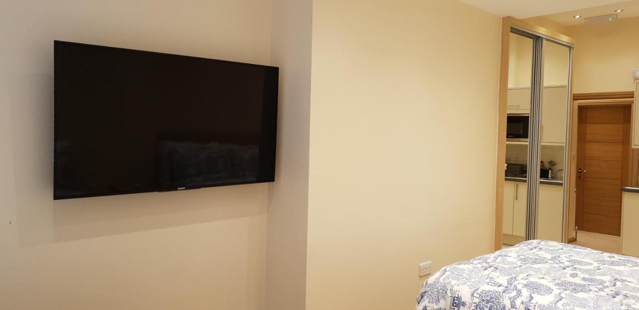London Luxury Apartments 5 Min Walk From Ilford Station, With Free Parking Free Wifi Kültér fotó