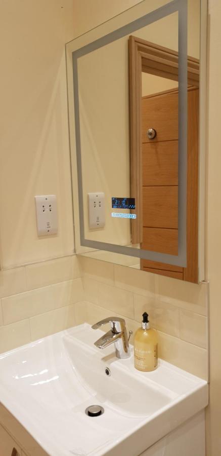 London Luxury Apartments 5 Min Walk From Ilford Station, With Free Parking Free Wifi Kültér fotó