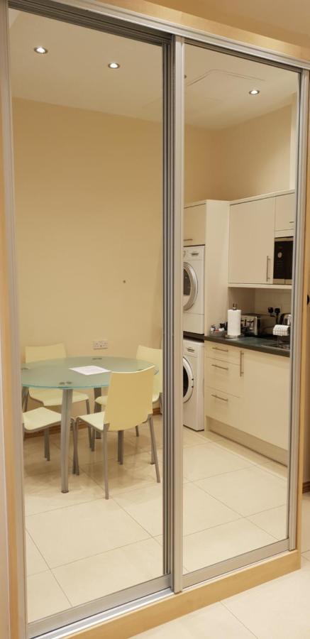 London Luxury Apartments 5 Min Walk From Ilford Station, With Free Parking Free Wifi Kültér fotó