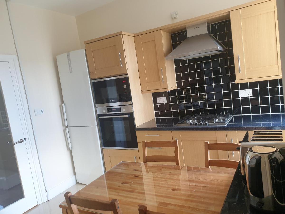 London Luxury Apartments 5 Min Walk From Ilford Station, With Free Parking Free Wifi Kültér fotó