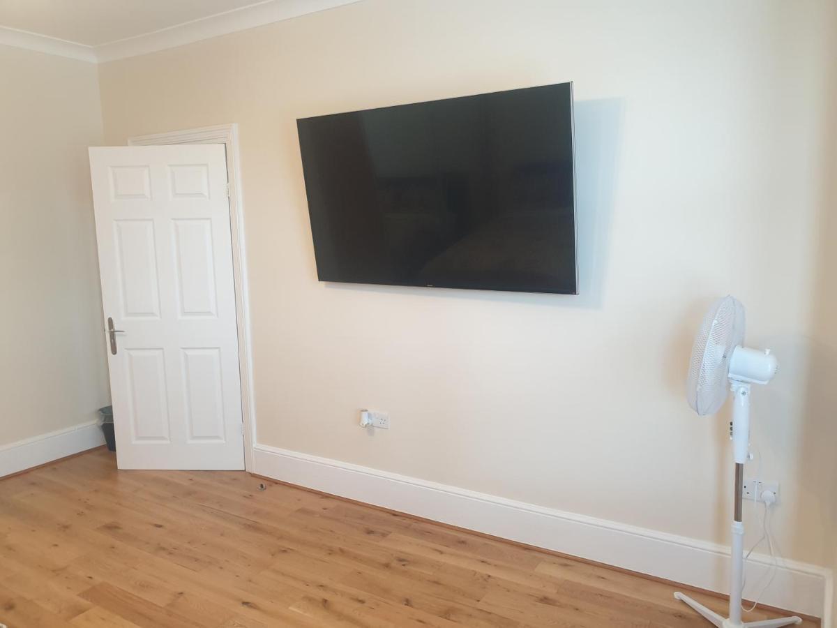 London Luxury Apartments 5 Min Walk From Ilford Station, With Free Parking Free Wifi Kültér fotó