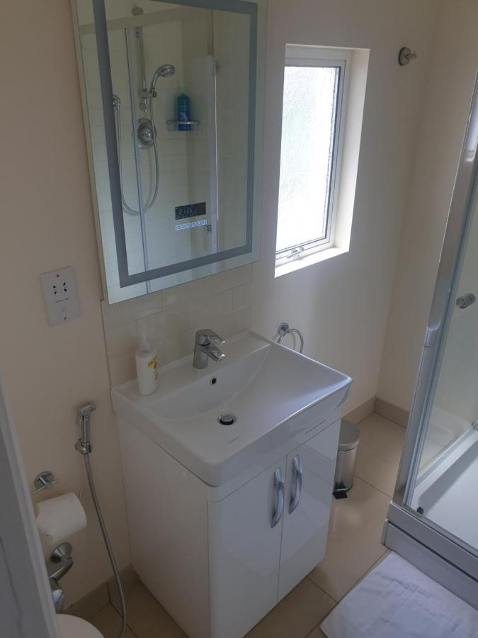 London Luxury Apartments 5 Min Walk From Ilford Station, With Free Parking Free Wifi Kültér fotó