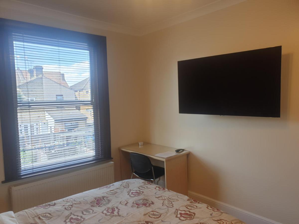 London Luxury Apartments 5 Min Walk From Ilford Station, With Free Parking Free Wifi Kültér fotó